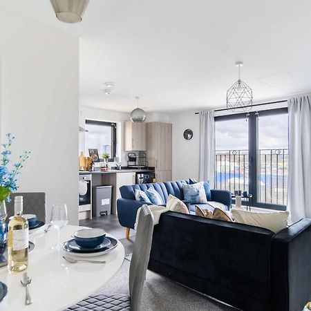 Livestay-New Private Apartment Building Minutes From Heathrow Slough Bagian luar foto