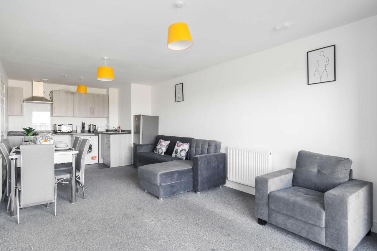 Livestay-New Private Apartment Building Minutes From Heathrow Slough Bagian luar foto