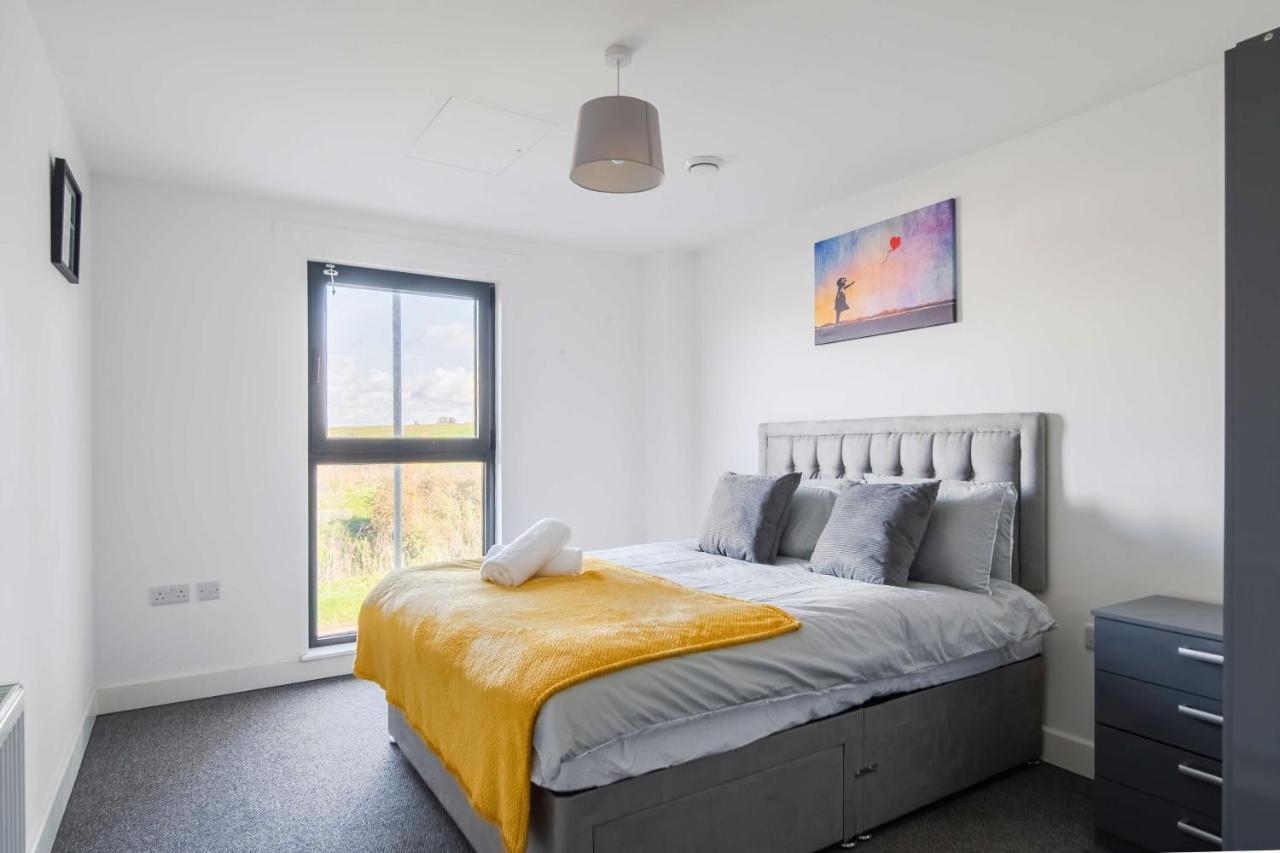 Livestay-New Private Apartment Building Minutes From Heathrow Slough Bagian luar foto
