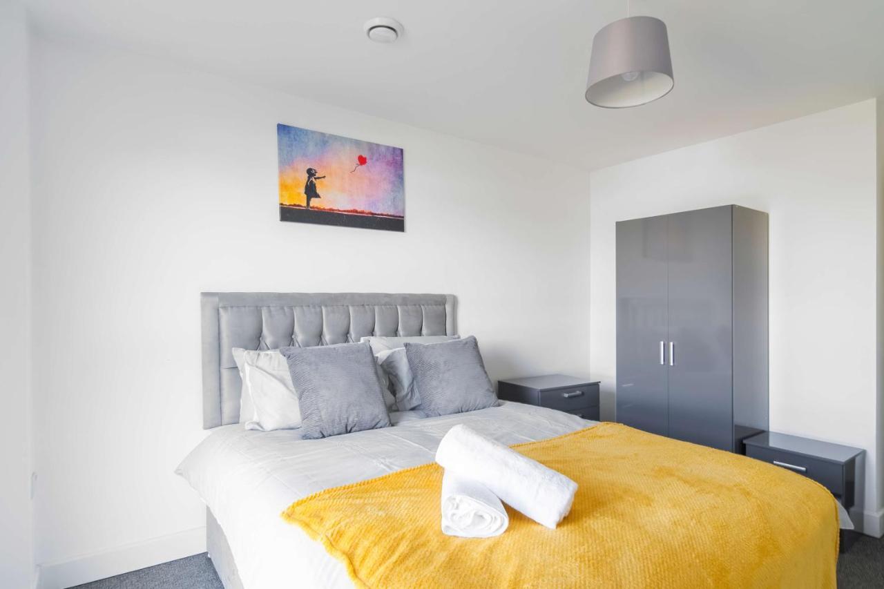 Livestay-New Private Apartment Building Minutes From Heathrow Slough Bagian luar foto