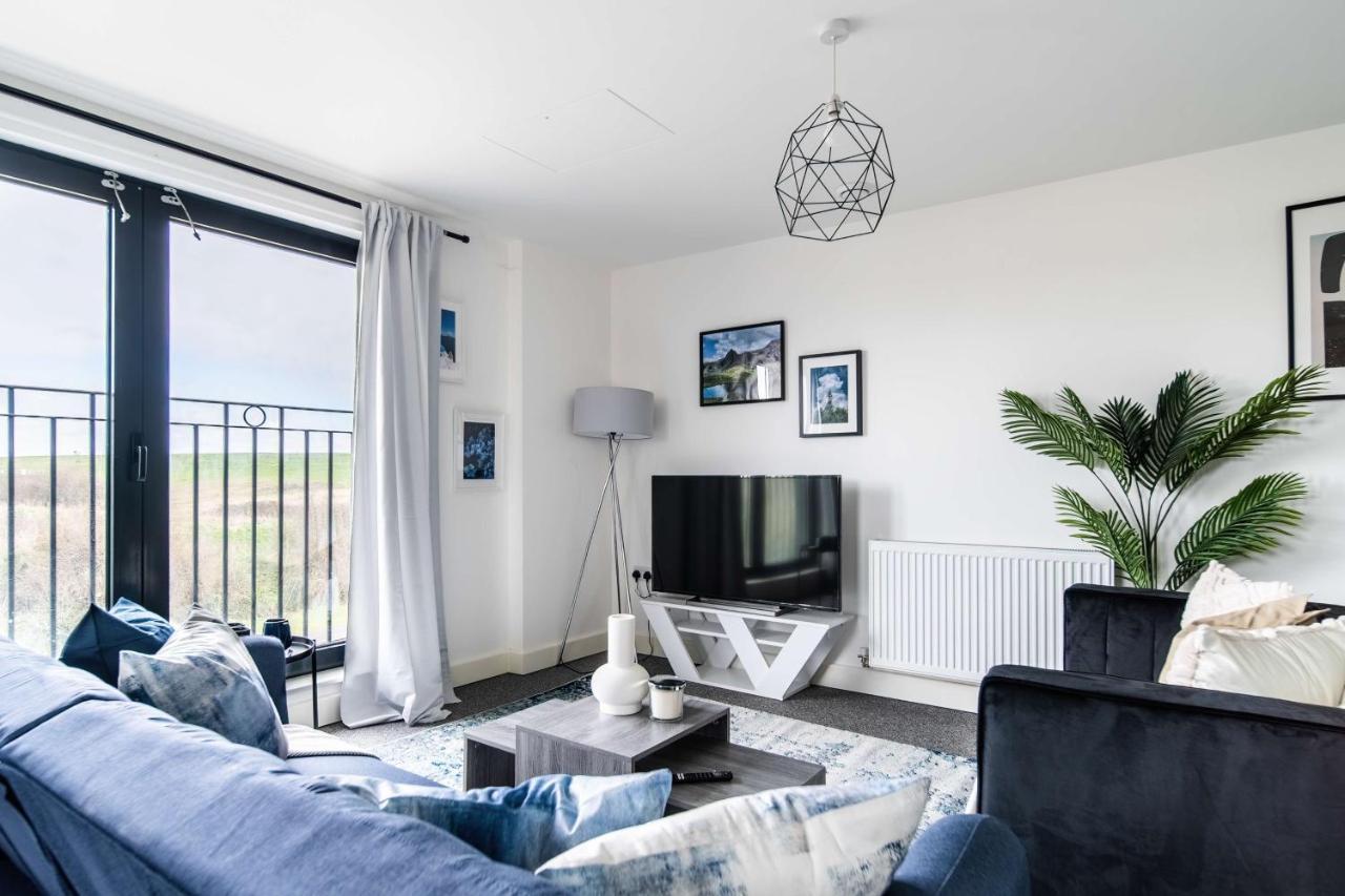 Livestay-New Private Apartment Building Minutes From Heathrow Slough Bagian luar foto