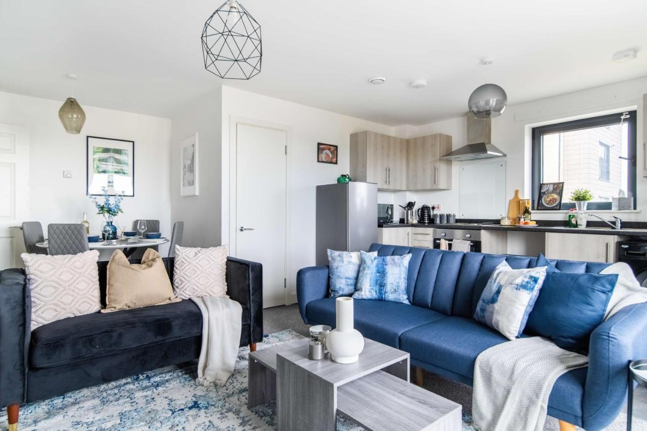 Livestay-New Private Apartment Building Minutes From Heathrow Slough Bagian luar foto