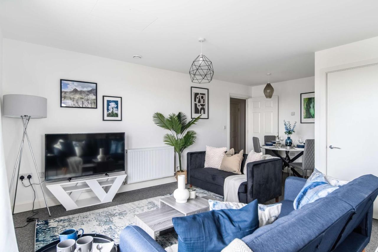 Livestay-New Private Apartment Building Minutes From Heathrow Slough Bagian luar foto