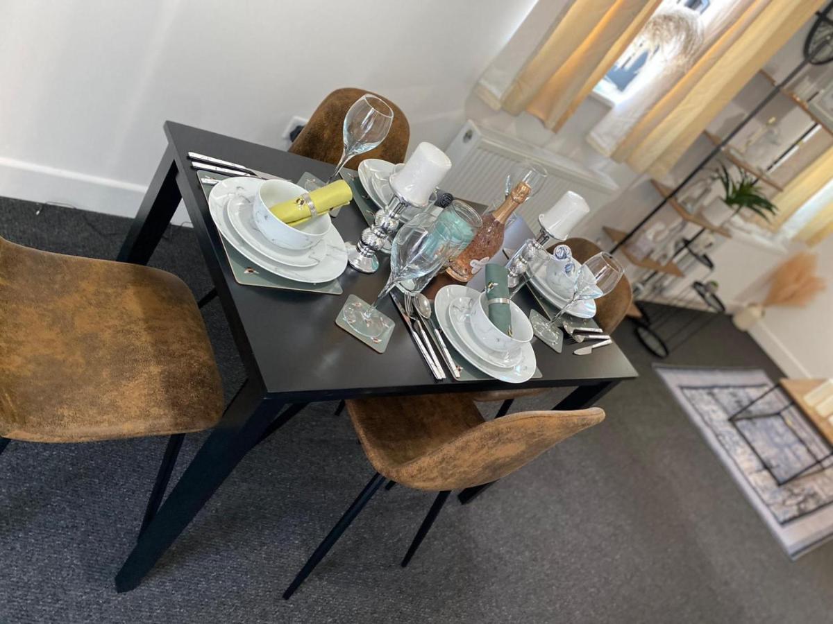Livestay-New Private Apartment Building Minutes From Heathrow Slough Bagian luar foto