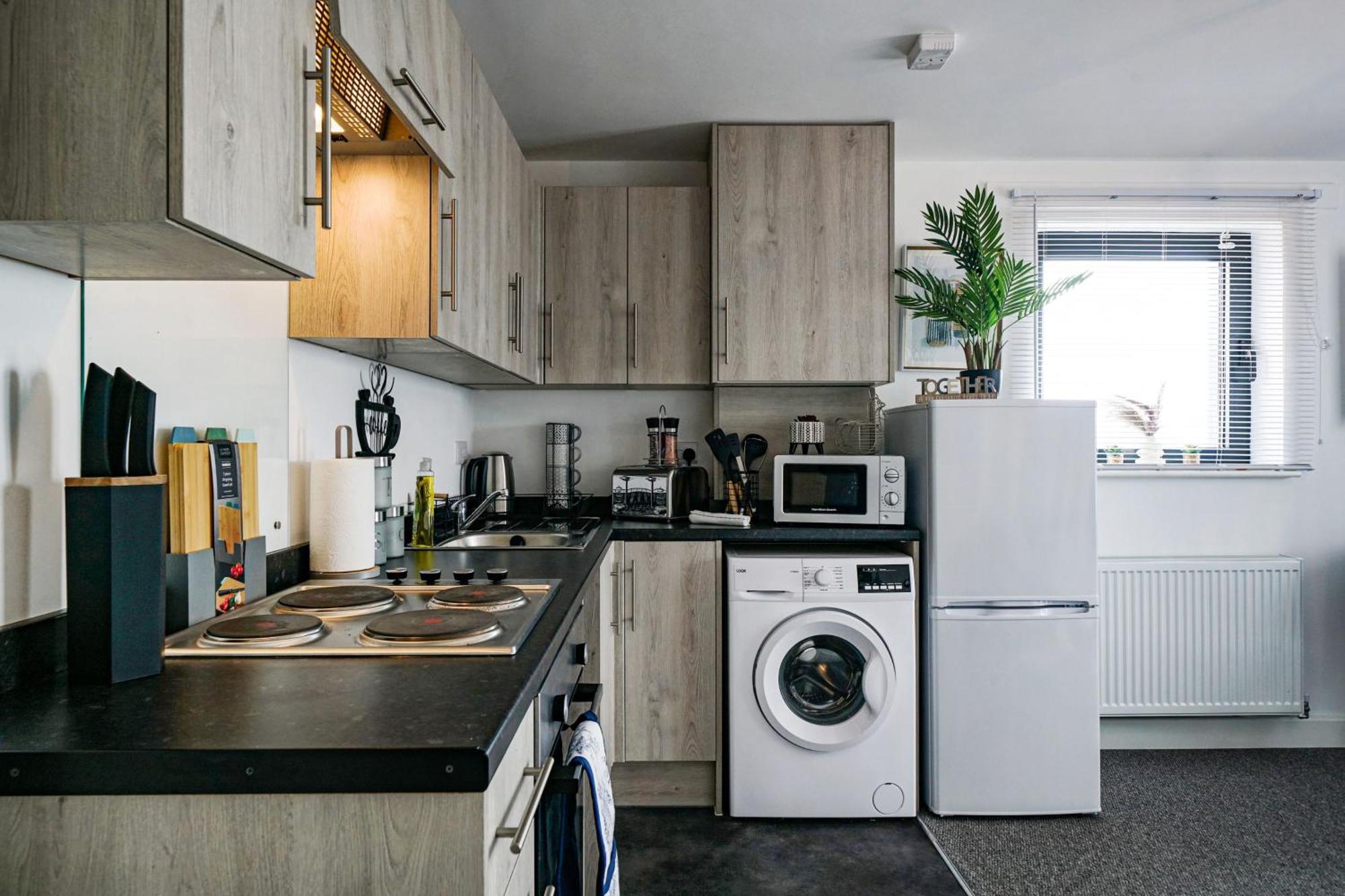 Livestay-New Private Apartment Building Minutes From Heathrow Slough Bagian luar foto