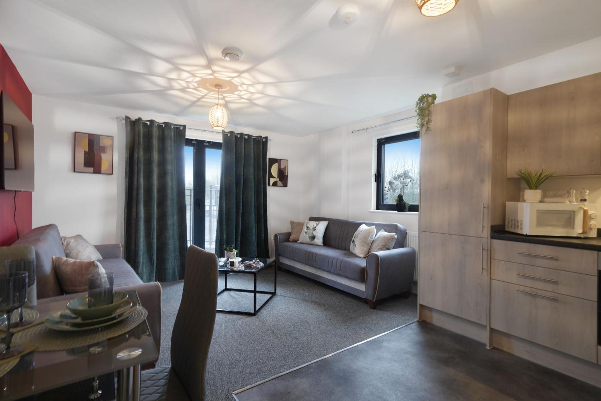 Livestay-New Private Apartment Building Minutes From Heathrow Slough Bagian luar foto