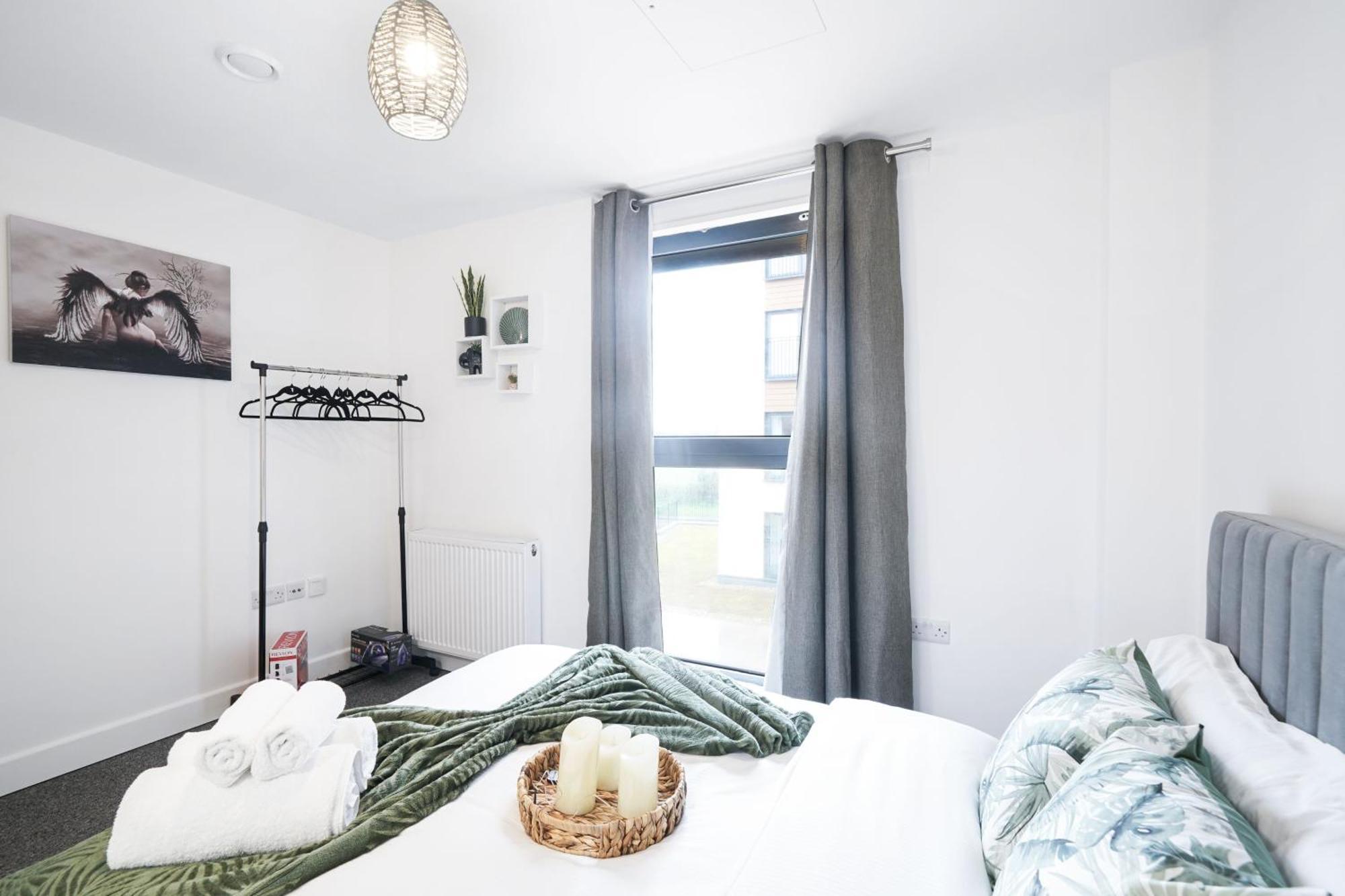 Livestay-New Private Apartment Building Minutes From Heathrow Slough Bagian luar foto
