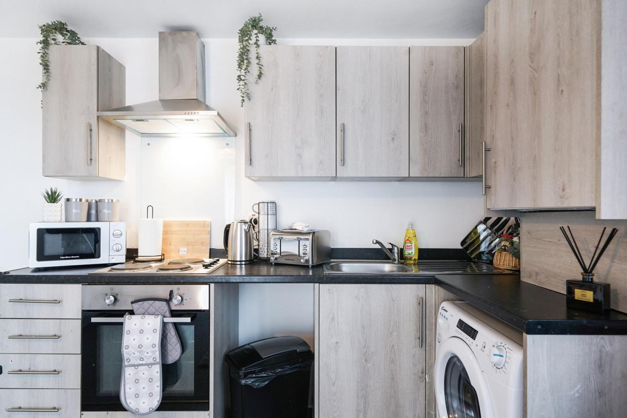 Livestay-New Private Apartment Building Minutes From Heathrow Slough Bagian luar foto