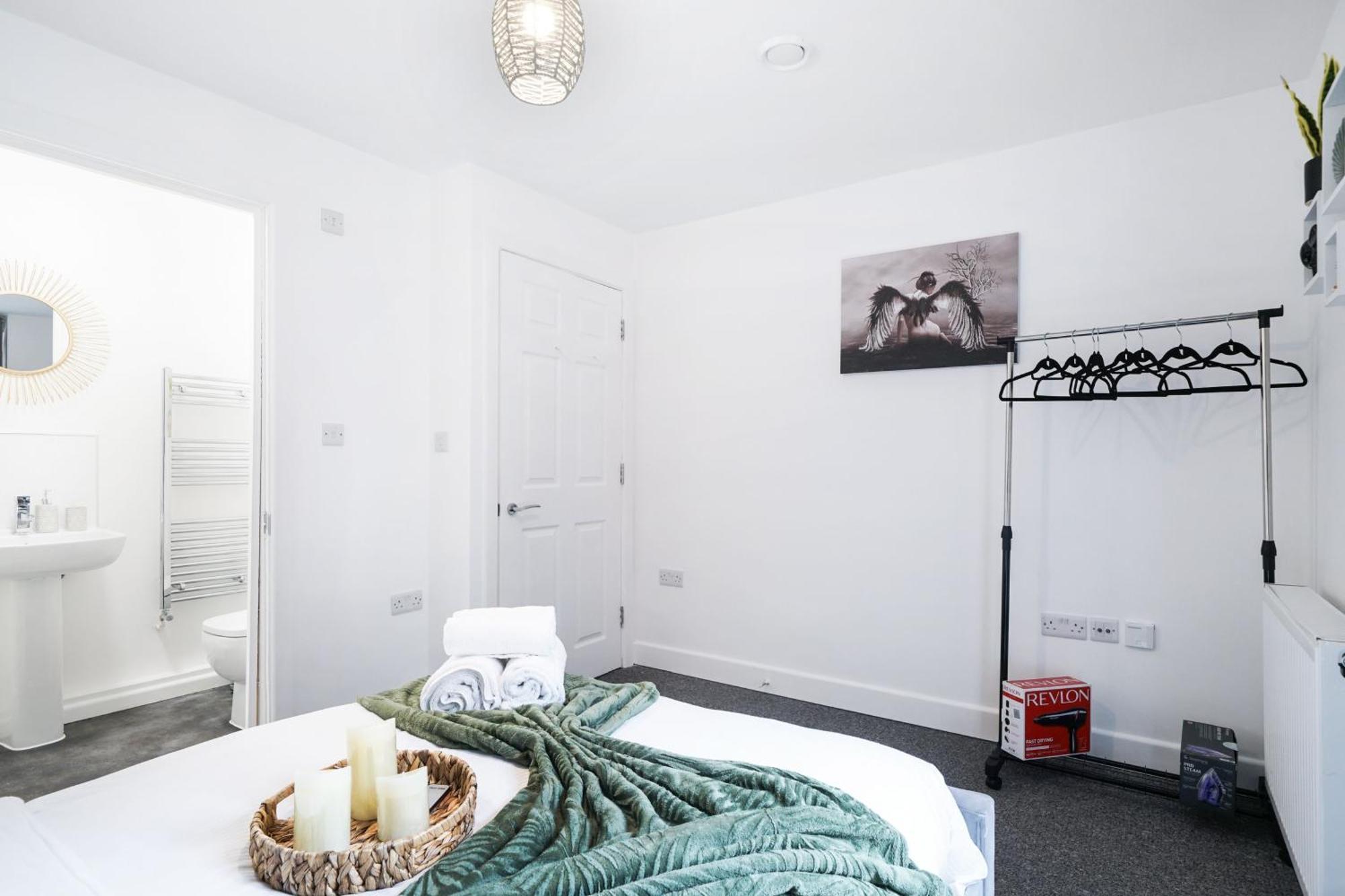 Livestay-New Private Apartment Building Minutes From Heathrow Slough Bagian luar foto
