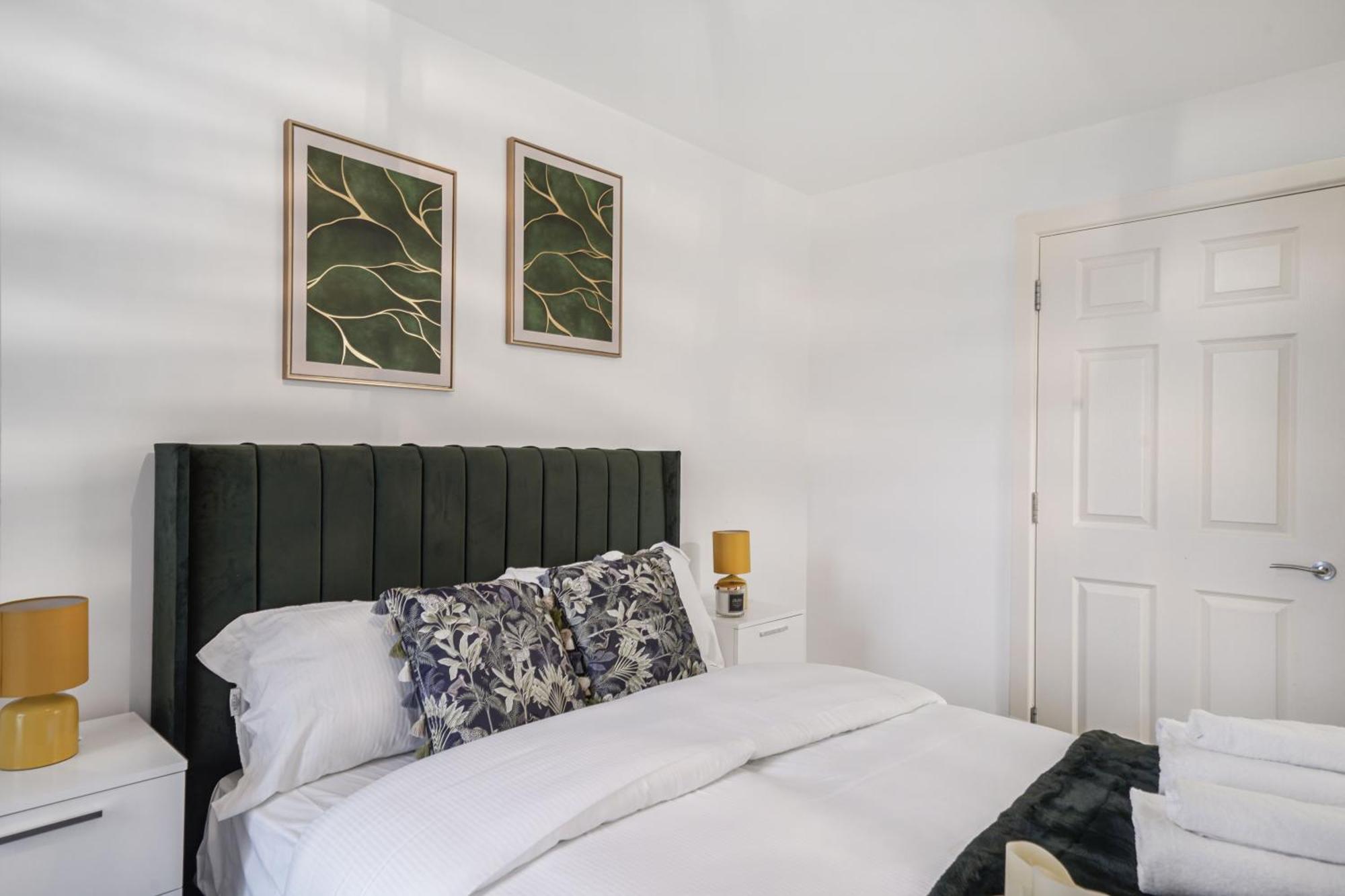 Livestay-New Private Apartment Building Minutes From Heathrow Slough Bagian luar foto