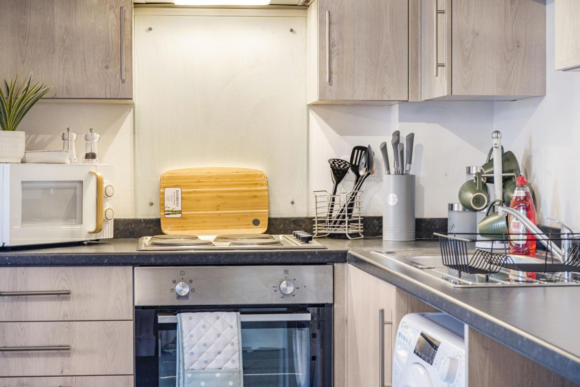 Livestay-New Private Apartment Building Minutes From Heathrow Slough Bagian luar foto