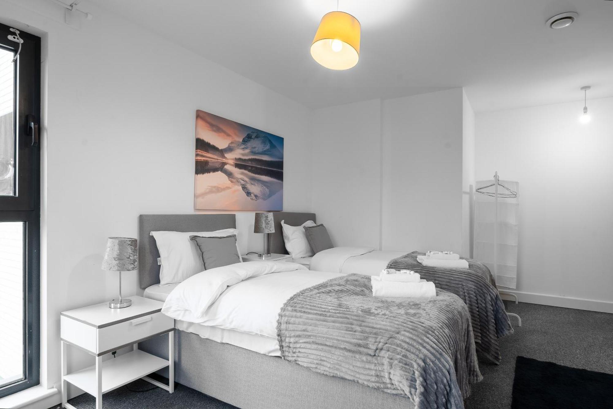 Livestay-New Private Apartment Building Minutes From Heathrow Slough Bagian luar foto