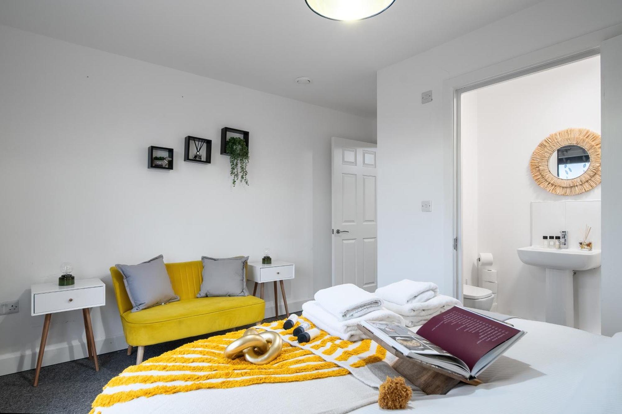Livestay-New Private Apartment Building Minutes From Heathrow Slough Bagian luar foto