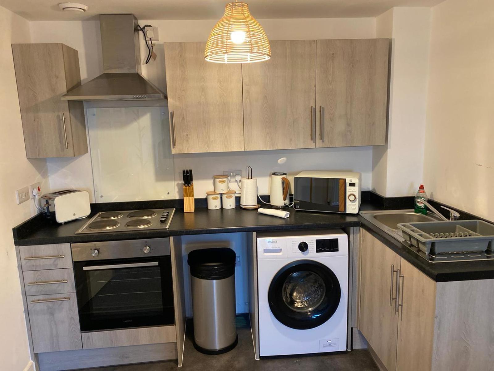 Livestay-New Private Apartment Building Minutes From Heathrow Slough Bagian luar foto
