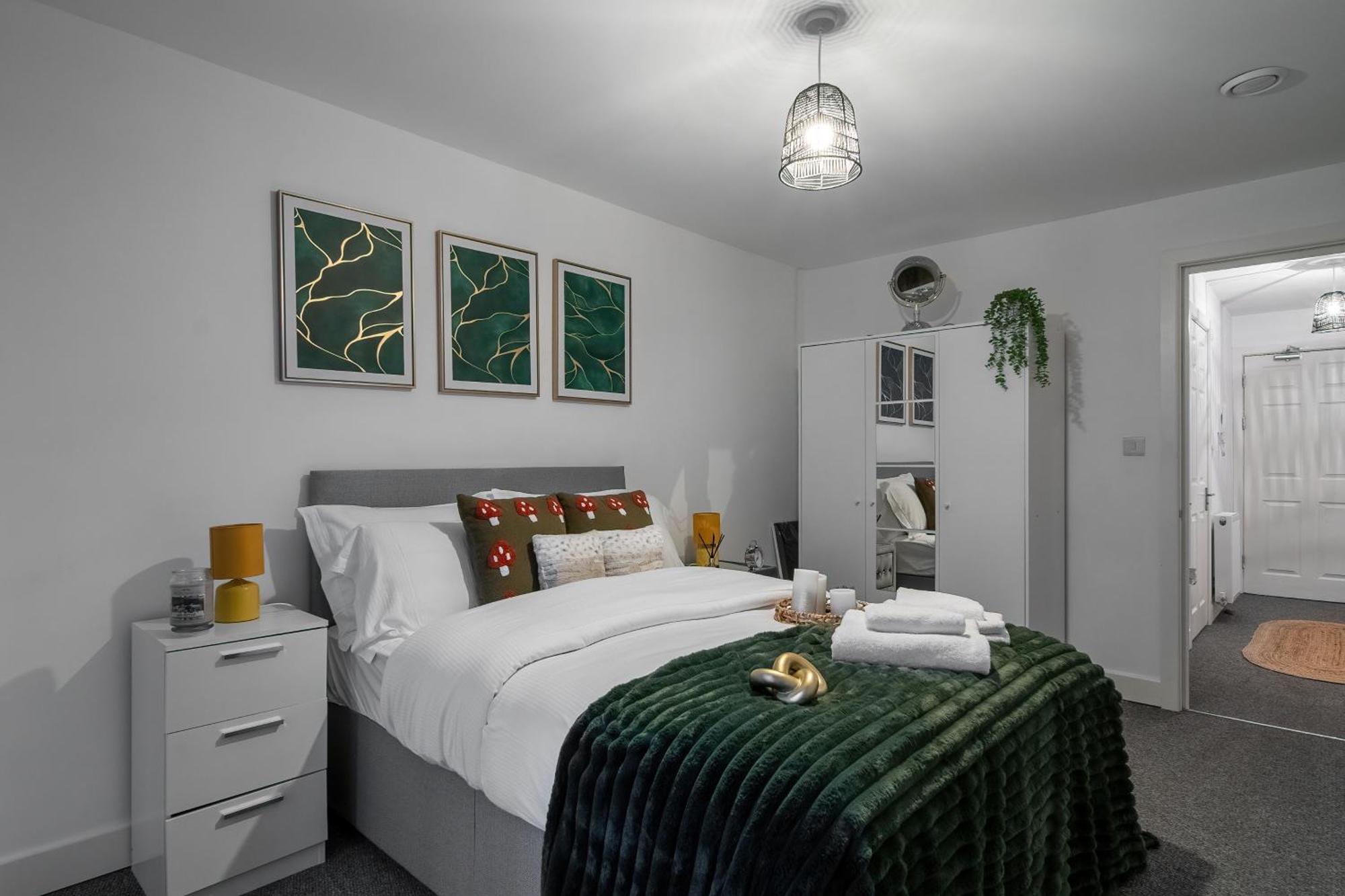 Livestay-New Private Apartment Building Minutes From Heathrow Slough Bagian luar foto