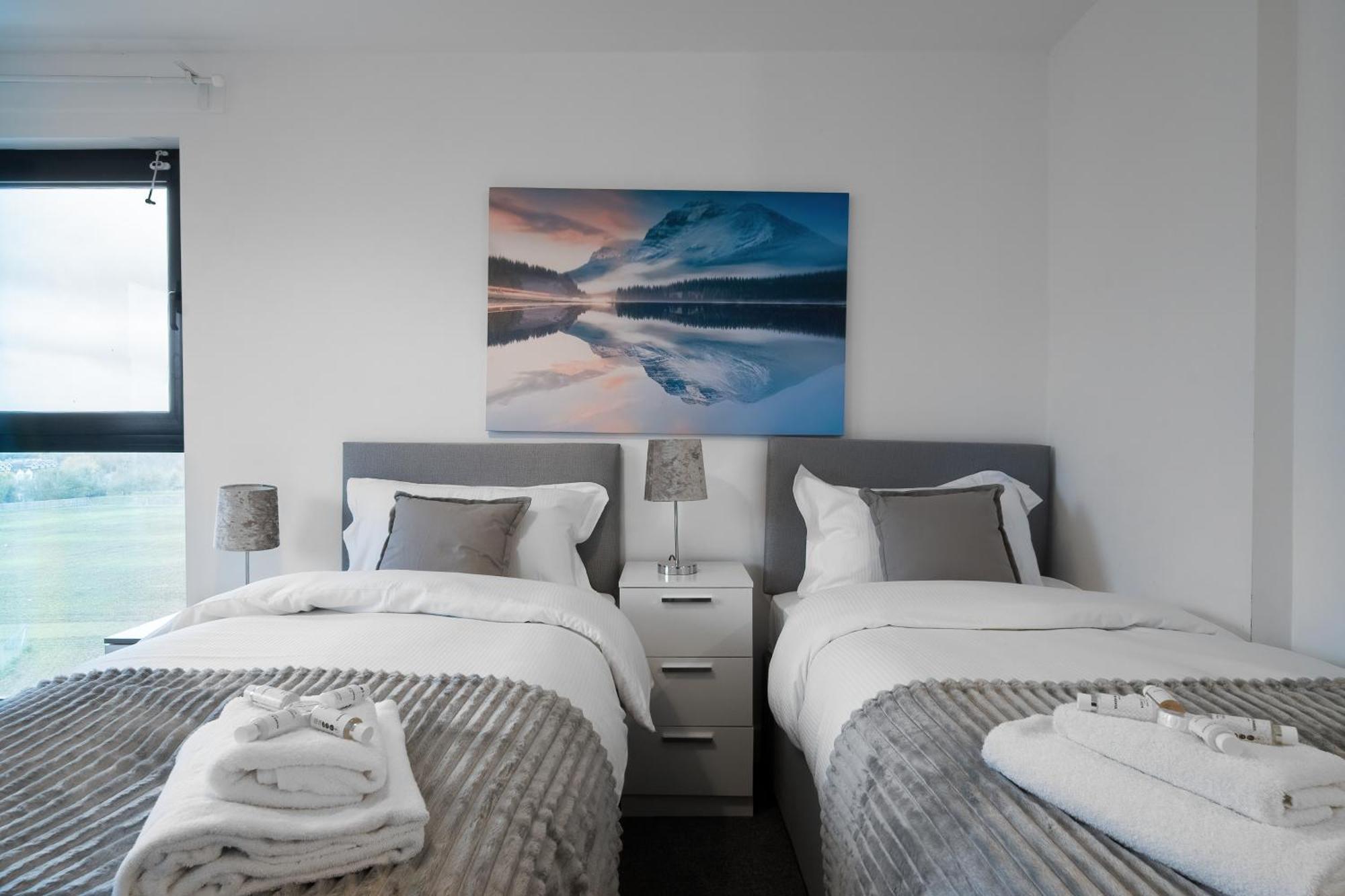 Livestay-New Private Apartment Building Minutes From Heathrow Slough Bagian luar foto