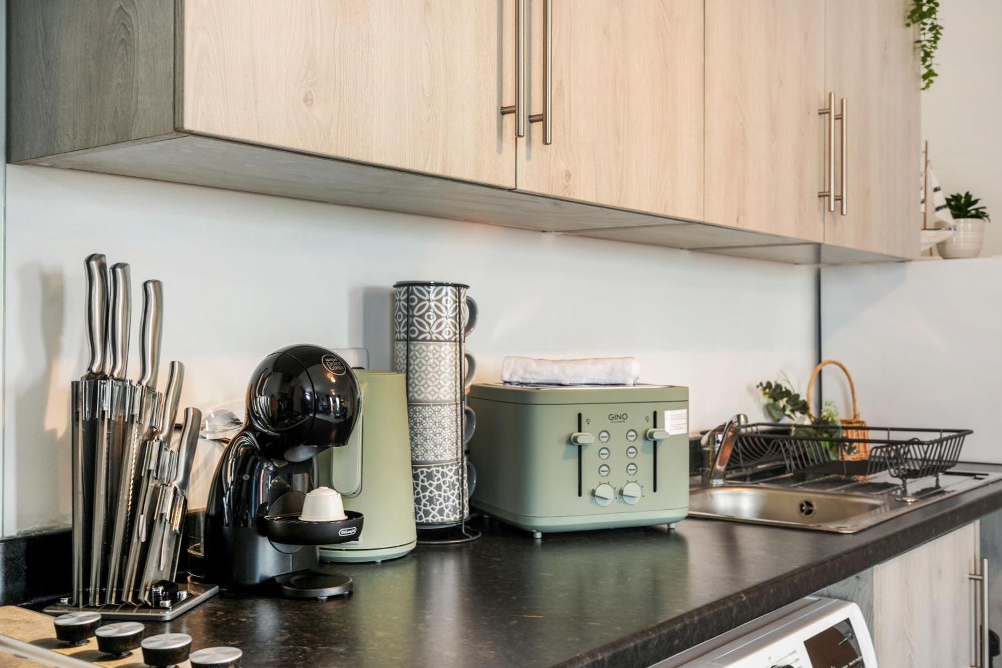 Livestay-New Private Apartment Building Minutes From Heathrow Slough Bagian luar foto