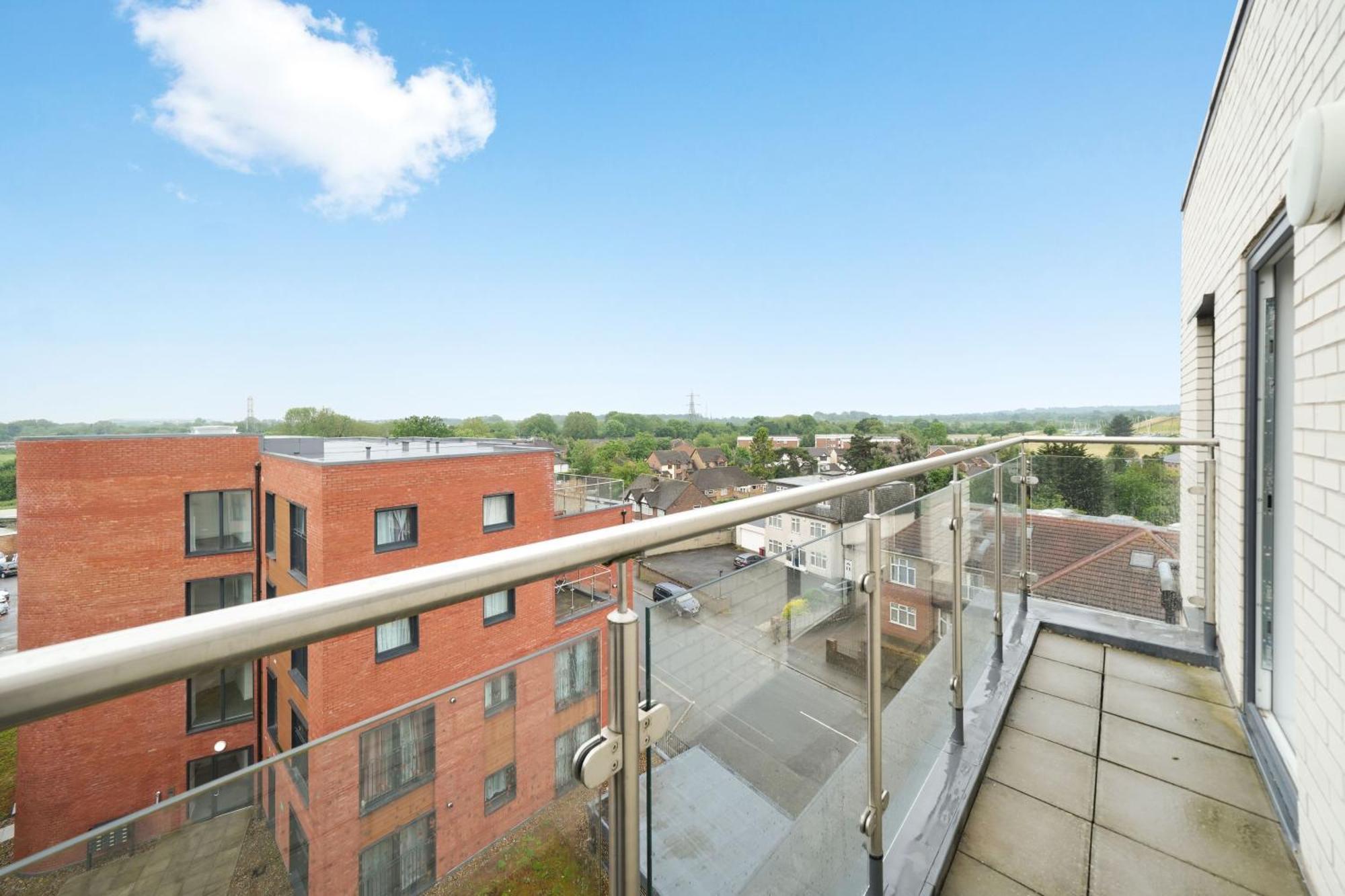 Livestay-New Private Apartment Building Minutes From Heathrow Slough Bagian luar foto