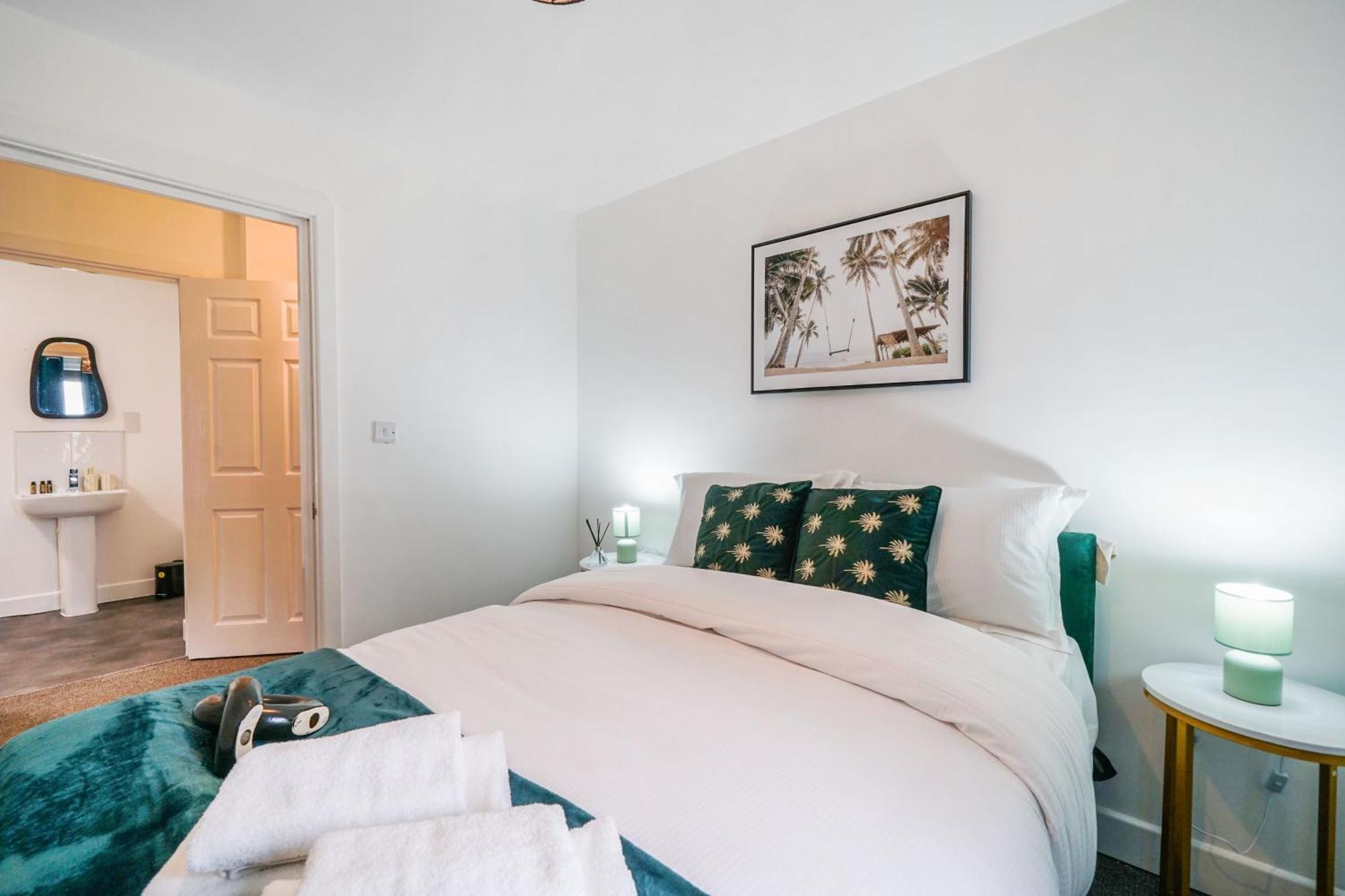 Livestay-New Private Apartment Building Minutes From Heathrow Slough Bagian luar foto