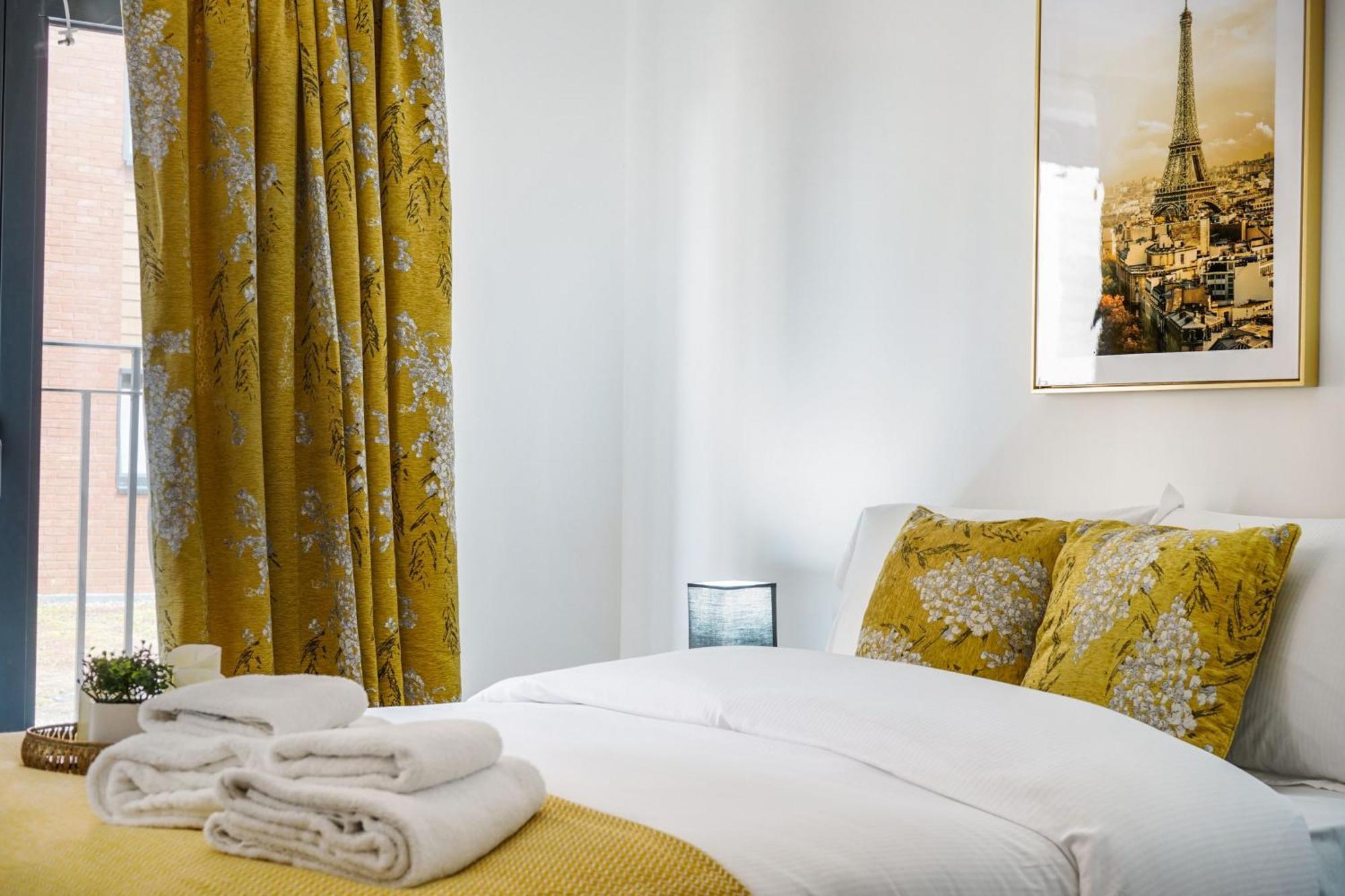 Livestay-New Private Apartment Building Minutes From Heathrow Slough Bagian luar foto